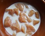 Foto del paso 2 de la receta: Pollo con patatas al horno y salsa cremosa de yogur griego