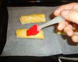 Foto del paso 4 de la receta: Cañas de hojaldre de jamón york y queso mozzarella