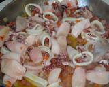 Foto del paso 4 de la receta: Estofado de chipirones con tomate