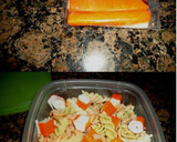 Foto del paso 3 de la receta: Ensalada de espirales con palitos de mar y atún