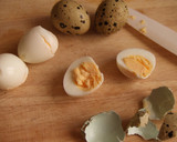 Foto del paso 2 de la receta: Judías verdirojas y huevos de codorniz con vinagreta de frambuesas