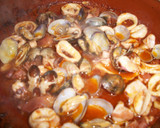 Foto del paso 2 de la receta: Arroz con marisco y jamón ibérico en cazuela de barro