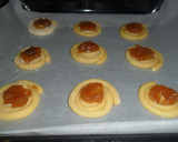 Foto del paso 6 de la receta: Caracolas con membrillo y fresas