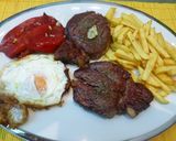 Foto del paso 2 de la receta: Plato combinado clásico solomillo, huevo frito, pimientos y patatas fritas