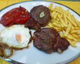 Foto del paso 2 de la receta: Plato combinado clásico solomillo, huevo frito, pimientos y patatas fritas