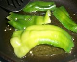 Foto del paso 1 de la receta: Bocata de lomo de pavo adobado con pimientos italianos y huevo