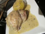 Pollo con salsa de champiñones y nata