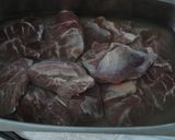 Foto del paso 2 de la receta: Carrilleras de cerdo en salsa de vino