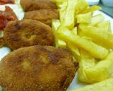 Foto del paso 1 de la receta: Plato combinado de huevos fritos con jamón y croquetas de boletus