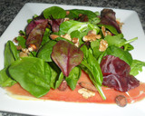 Foto del paso 3 de la receta: Ensalada de trío de brotes con base de serrano