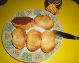 Foto del paso 1 de la receta: Tostas de crema de dátil, queso y pipas