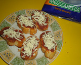 Foto del paso 2 de la receta: Tostas de crema de dátil, queso y pipas