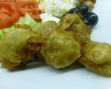 Foto del paso 2 de la receta: Plato combinado de salmonetes fritos y ensalada