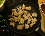 Foto del paso 1 de la receta: Patatas con níscalos y costillas