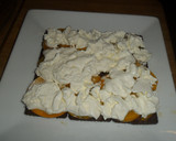 Foto del paso 4 de la receta: Torta chocolinas con duraznos y crema chantilly