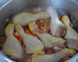 Foto del paso 3 de la receta: Pollo con salsa de champiñones y aceitunas