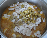 Foto del paso 4 de la receta: Pollo con salsa de champiñones y aceitunas