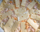 Foto del paso 6 de la receta: Tarta de cebolla, jamón de pavo y quesos con nueces