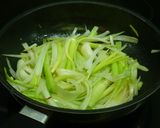 Foto del paso 3 de la receta: Revuelto de ajos tiernos frescos
