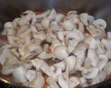 Foto del paso 7 de la receta: Pechuga de pollo a filetes con champiñones