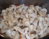 Foto del paso 7 de la receta: Pechuga de pollo a filetes con champiñones