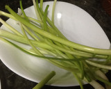 Foto del paso 1 de la receta: Tortilla de ajos tiernos de la iaia