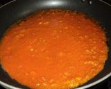 Foto del paso 2 de la receta: Corbatitas con tuco y salchichas