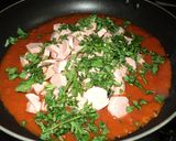Foto del paso 3 de la receta: Corbatitas con tuco y salchichas