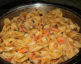 Foto del paso 6 de la receta: Corbatitas con tuco y salchichas