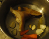 Foto del paso 2 de la receta: Oreja a la gallega con crema de nabizas