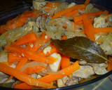 Foto del paso 3 de la receta: Pollo en escabeche con popurrí de pimientas