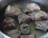 Foto del paso 1 de la receta: Cordero guisado con ciruelas y pasas