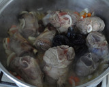 Foto del paso 4 de la receta: Cordero guisado con ciruelas y pasas