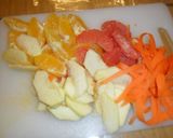 Foto del paso 1 de la receta: Ensalada de cítricos con manzana, zanahoria y coco