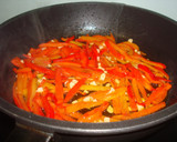 Foto del paso 3 de la receta: Tiras de pimientos rojos al ajillo