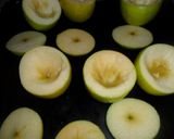 Foto del paso 1 de la receta: Manzanas asadas con arándanos y almíbar de vainilla a las especias