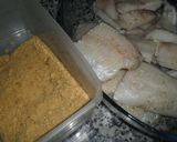 Foto del paso 1 de la receta: Merluza rebozada con galletitas María