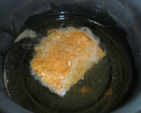 Foto del paso 3 de la receta: Merluza rebozada con galletitas María