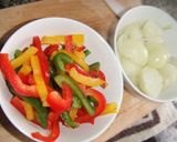 Foto del paso 2 de la receta: Secreto ibérico con cebollitas francesas y dados de patatas
