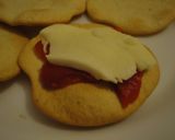 Foto del paso 2 de la receta: Canapés de anchoas, tetilla y pimientos