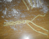 Foto del paso 2 de la receta: Trenzas de brisa con miel