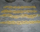 Foto del paso 3 de la receta: Trenzas de brisa con miel