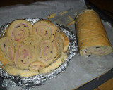Foto del paso 9 de la receta: Tarta de ensalada rusa y rollitos de pionono con jamón y queso