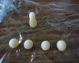 Foto del paso 2 de la receta: Flores de mazapán