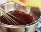 Foto del paso 1 de la receta: Turrón de chocolate con avellanas