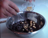 Foto del paso 4 de la receta: Turrón de chocolate con avellanas