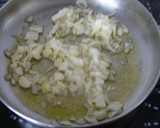 Foto del paso 4 de la receta: Pechugas de pollo en salsa de vino y cebolla