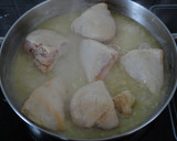 Foto del paso 6 de la receta: Pechugas de pollo en salsa de vino y cebolla