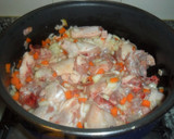 Foto del paso 1 de la receta: Pollo al vino con beicon