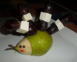 Foto del paso 6 de la receta: Pinchos sobre frutas frescas